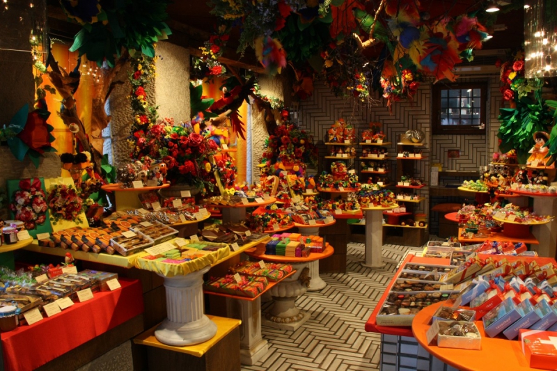 vitrine-TARADEAU-min_candy_store_chocolate_shop_chocolate_switzerland-393515