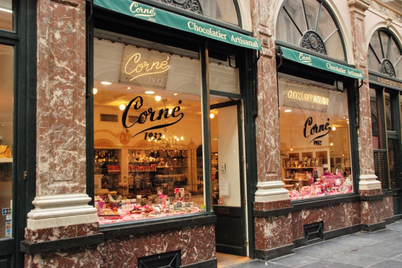 vitrine-TARADEAU-min_chocolate_chocolaterie_shop_luxury_chic_gallery_brussels_belgium-558146